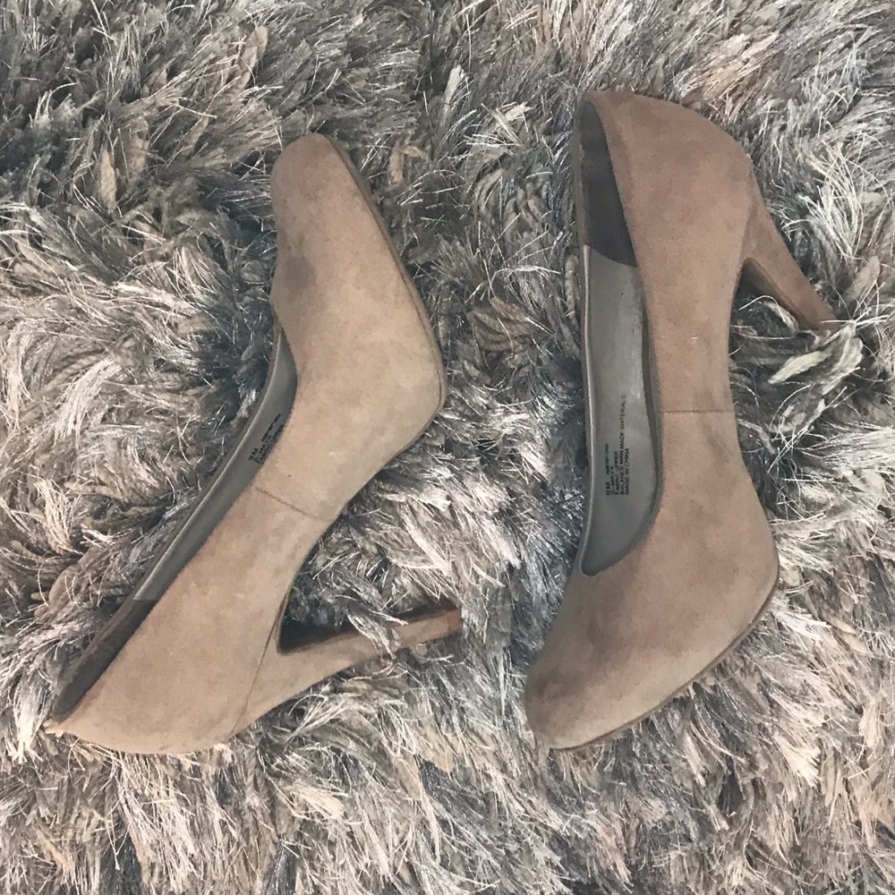 Grey High Heel Pump sz 9